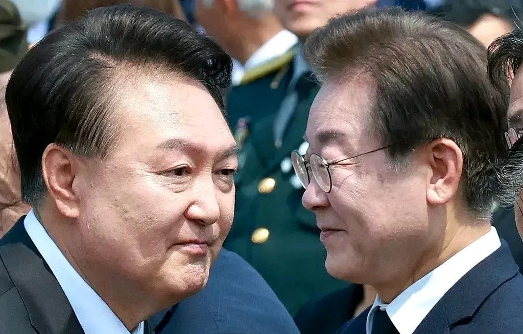 不得不说韩国最受外国欢迎的总统还是尹锡悦，虽然他在韩国国内境遇最惨，但是外国给足