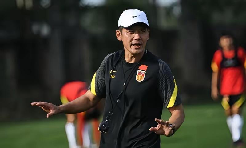 张子宇退出国家队传闻背后的故事
张子宇的篮球生涯就像一部大戏，充满戏剧性。从被U