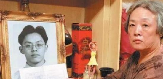 1997年，士兵江国庆强奸女童被判死刑，枪决前江国庆咬牙切齿地诅咒说：“人不是我