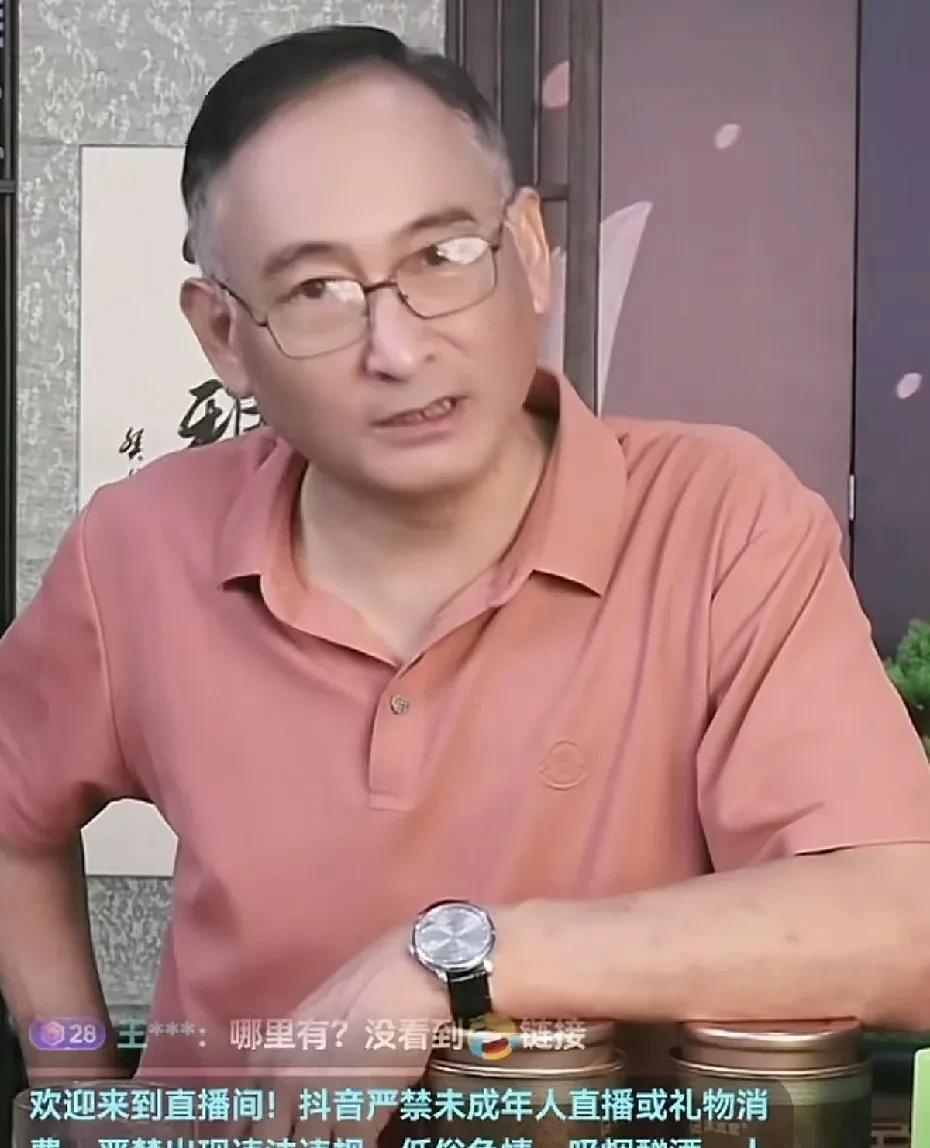 侯耀华，给女徒弟安娜金买假包的事，在当年也是传得沸沸扬扬。
在去年的“七月风波”