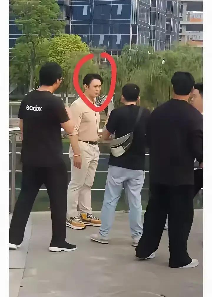 经常在电视上看到过他，就是想不起来名字了