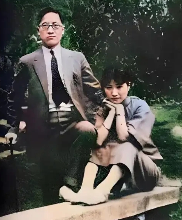 1965年，陆小曼去世，好友揭露了一个惊天秘密：前夫过分热衷房整夜贪欢，陆小曼不