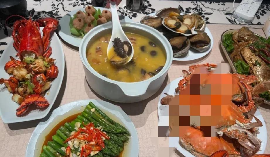 没想到今天晚上的战斗力这么强。
下午五点钟，我从楼上下来，准备煮晚饭，进入厨房，