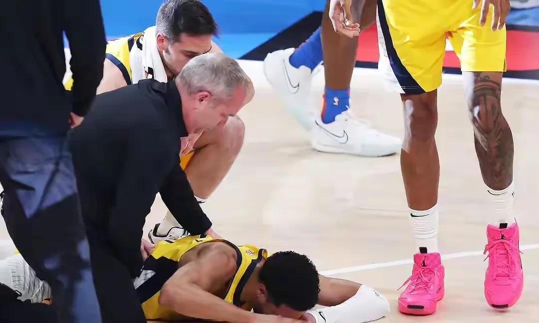 你说NBA以前打篮球都是肉搏！
我说那以前就是靠身体打球，现在是靠技术打球是这个
