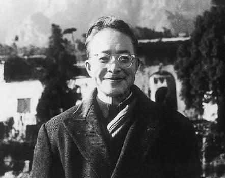 1980年，沈从文去美国演讲期间，爱上了吃冰淇淋，每天吃完晚饭，他一定要吃冰淇淋