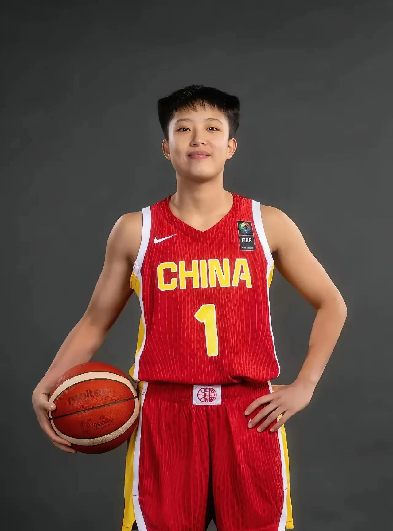 其实中国球迷也不用羡慕日本19岁的超新星田中心，我们也有冉珂嘉和田媛媛，而且潜力