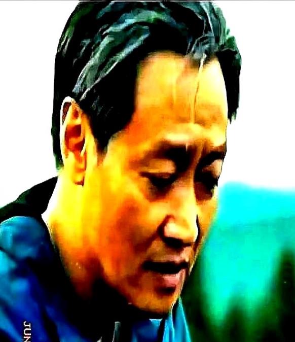 五月底的娱乐圈传来一声惊雷——实力派演员辛柏青突然消失在公众视野，知情人曝出他痛