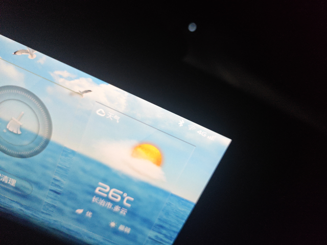 这就是咱的吉利帝豪车呀
刚刚三年的车，底盘生锈，发动机渗油，仪表台鼓包，这都没给