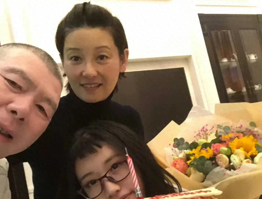 徐朵豪宅庆生引争议











这究竟是怎么回事？19岁的徐朵在洛杉矶