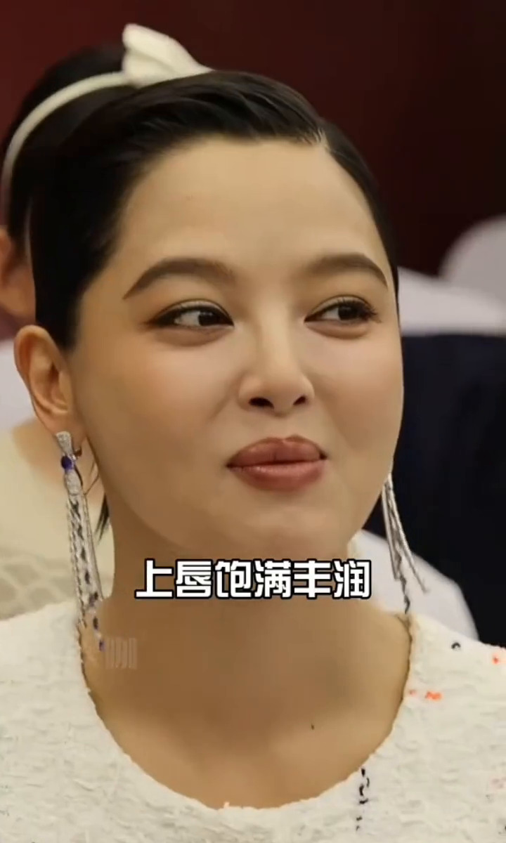 辛芷蕾嘴唇变厚之谜











我的天哪！辛芷蕾的厚嘴唇居然不是天生的