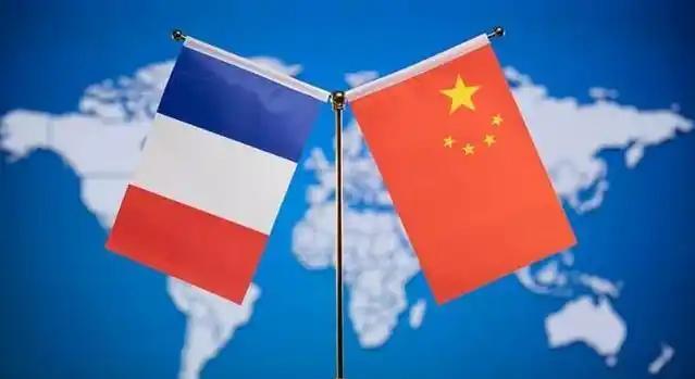 法国帮了我们一个“大忙”，美国一步棋走错了，怪不得我们如此重视中法关系！法国外长