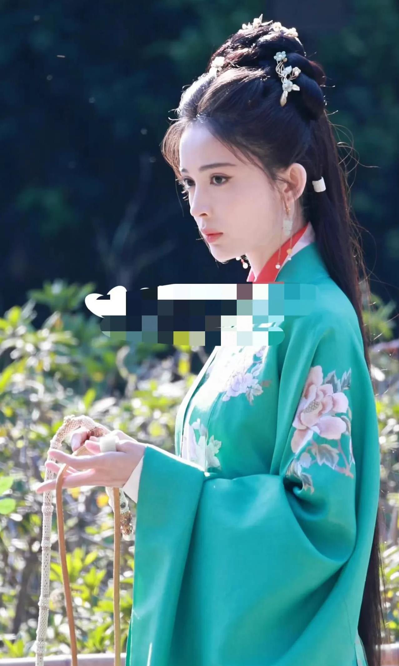 古力娜扎在于正新剧《玉骨茶茗》里面的新造型，好看是好看的，就是缺少一点新意，发型
