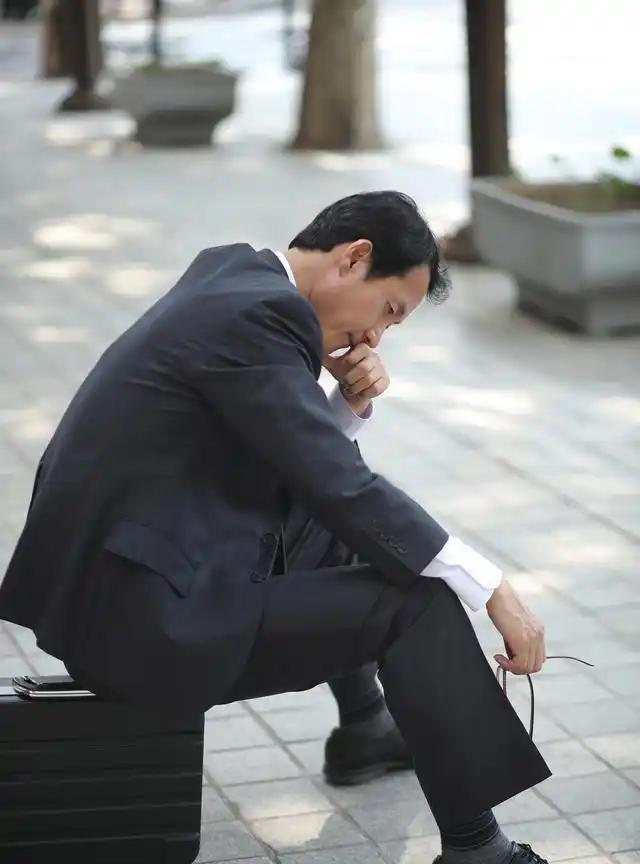 中年男人想要的不只是“爱”，还有这些
都说“男人四十一枝花”，可中年男人心里想的