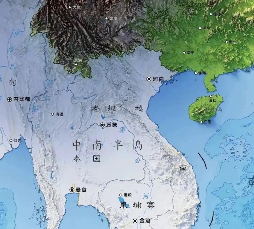 泰国这个国家，奇怪得很，有很多反常现象。有点名不副实的君主立宪制国家。
泰国明明