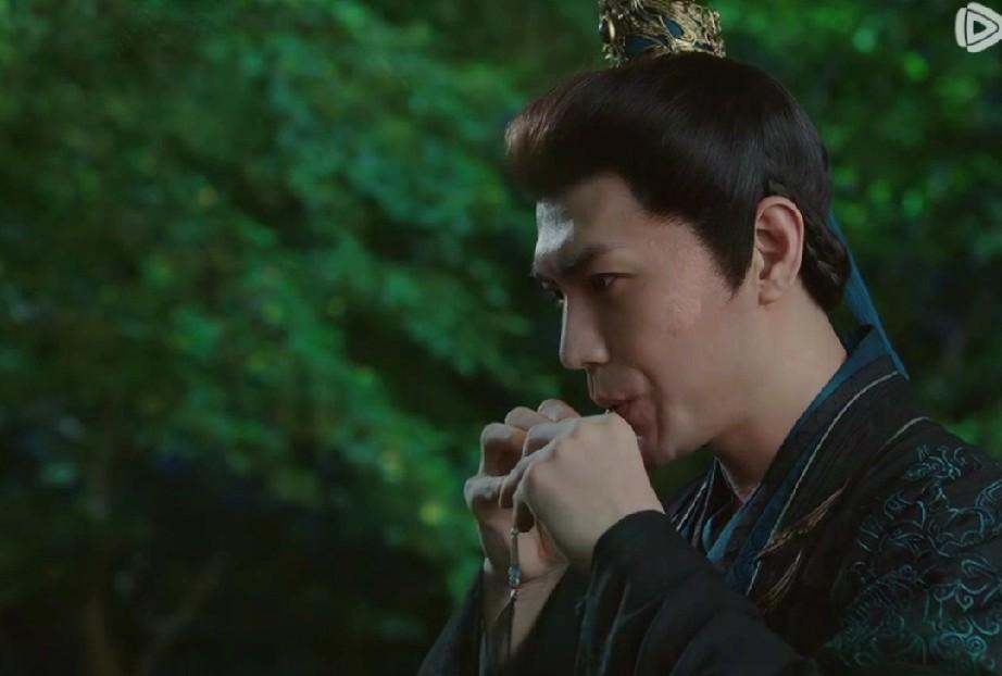 《赴山海》
康初渔居然还有另外的身份
他跟杀了莫艳霞的黑衣人是一伙的，也在寻找天