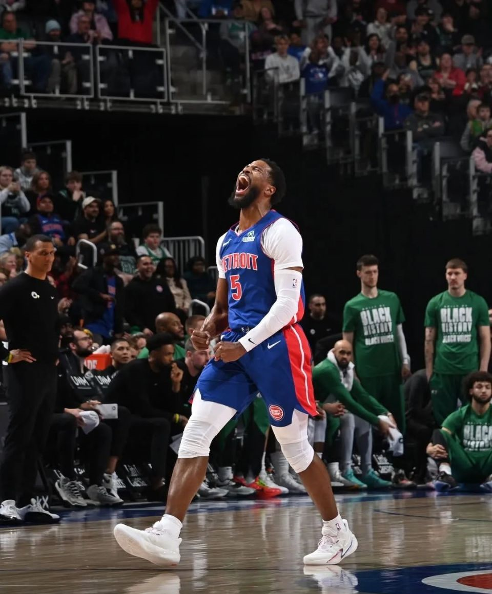NBA单赛季300+三分俱乐部仅有5人：库里（5次）、哈登、克莱、比斯利和爱德华