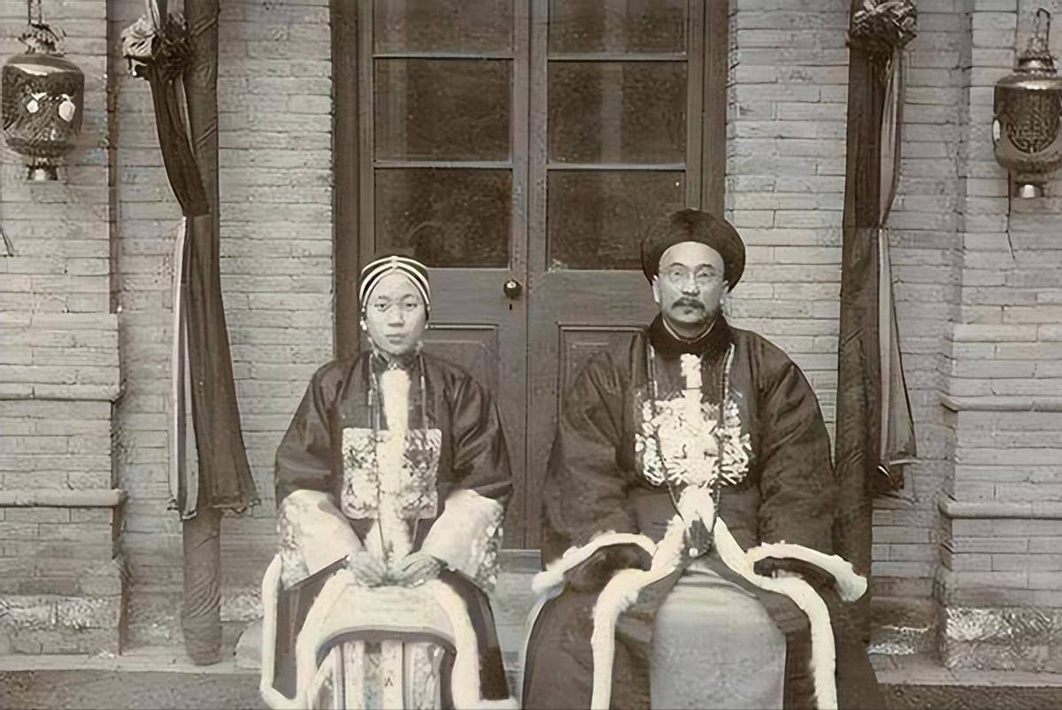 1861年，38岁的李鸿章刚死了老婆，就急匆匆请大哥说媒。大哥挑来挑去，给他找了