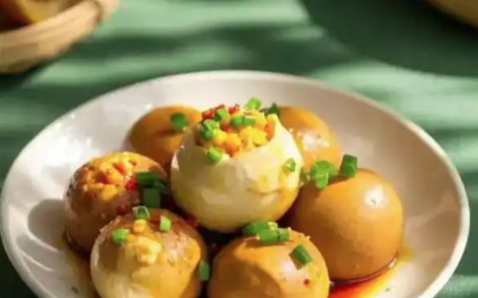 男孩吃活珠子进ICU醒不过来，医生接过报告后愣住：这不是鸡下的仔