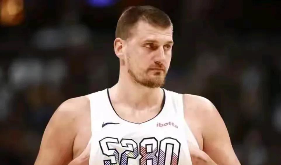 今日nba涉及到西部排名焦点大战
第一场换帅后的掘金主场对阵灰熊，看点约基奇能否