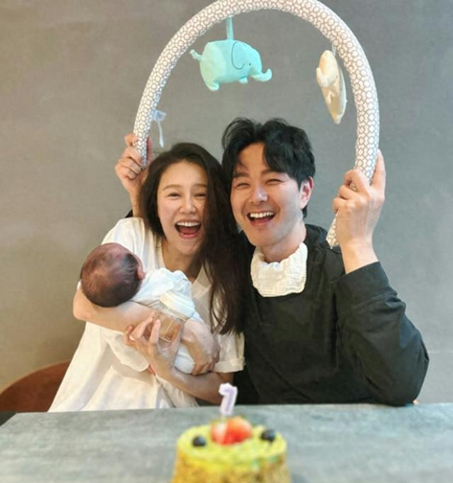萧正楠黄翠如爱子“萧哈哈”百日宴，众明星道贺，阵容堪比台庆