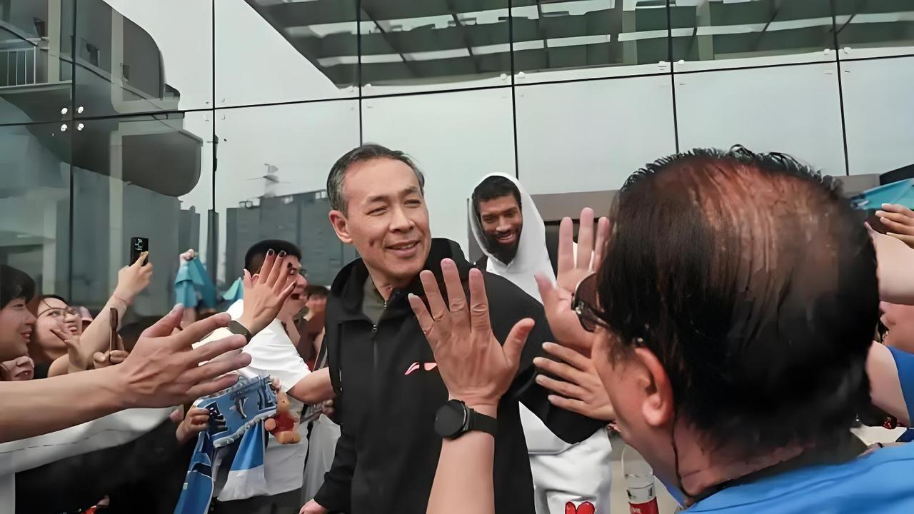 萨姆纳难入许利民法眼。
近期，许利民指导在采访时表示：杰曼与斯佩尔曼可以组成一内