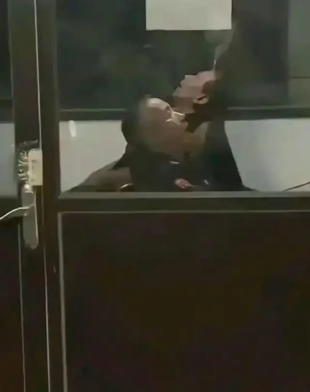 这又是什么神仙画面啊。
