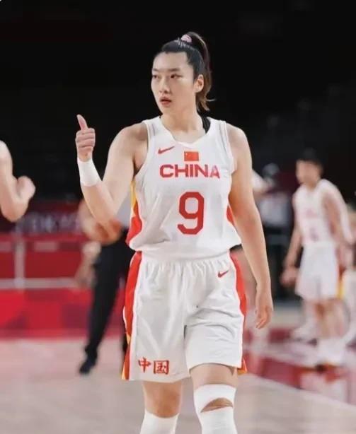 李梦才30岁，应该是正打之年。竟然就给戴上了年龄太大的帽子，被边缘化。回头看看，