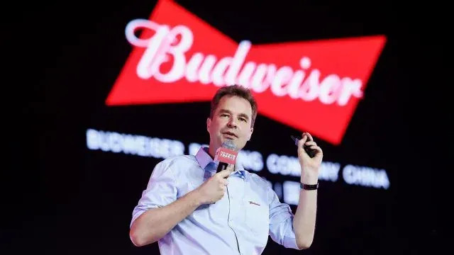 原百威亚太CEO杨克有了“新东家：”！麦当劳和肯德基都是客户，年收入近450亿，和啤酒一样是门让人“