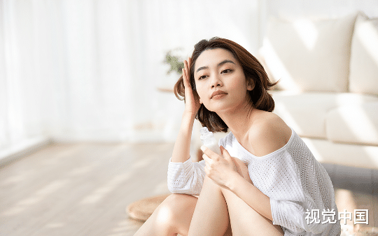 网红员工位了流量把员工午餐P成猪食，我诚恳道歉后开除五星大厨，并把餐补改成每人30元后她慌了