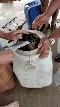 在罐子里取出西瓜有这么难吗？把罐子破开不就好了吗？