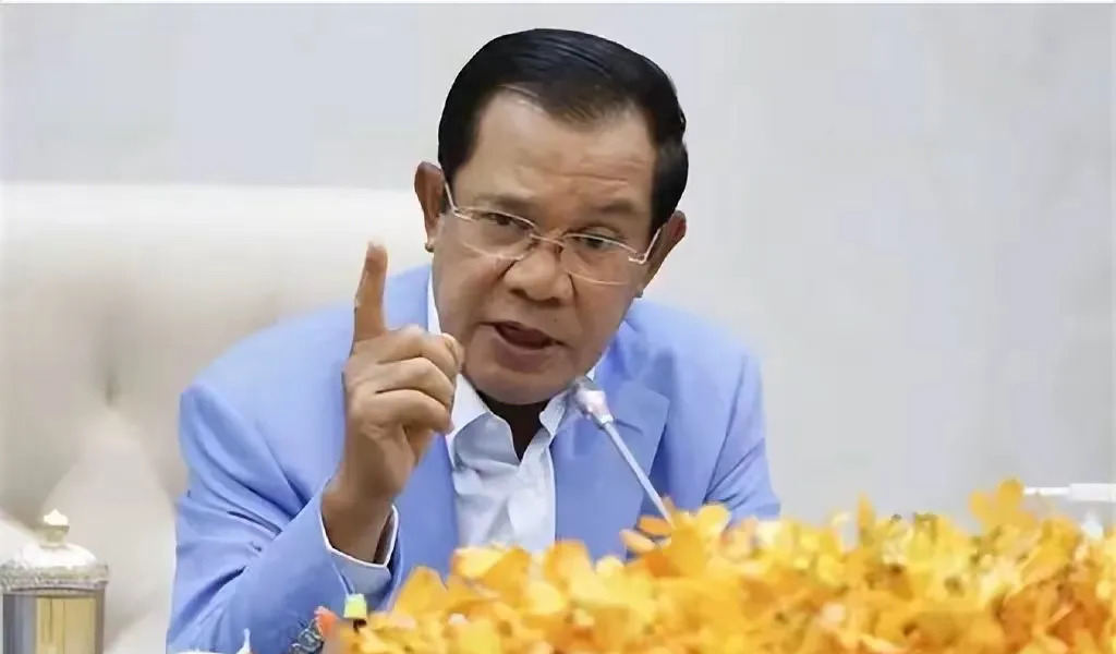 洪森面临严峻形势











洪森最近的录音门事件让他自己陷入了麻烦，