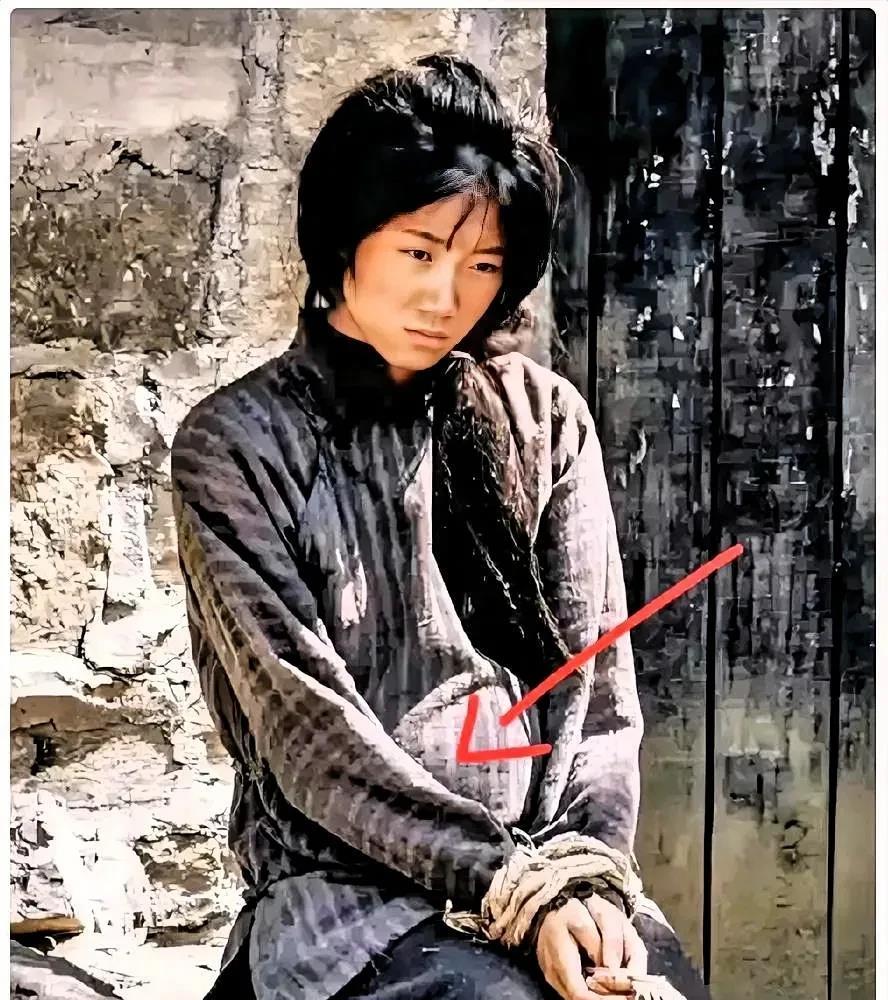 二刷《生万物》，

终于明白是谁让傻挑大了肚子，

这个细节太隐晦了，大