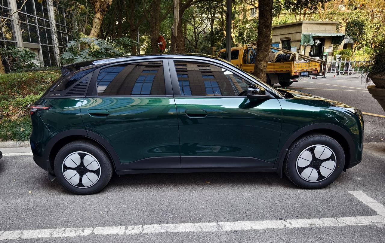 等了55天的星愿终于是开上了

10月16日大定了410米色次顶配，一开始销售说