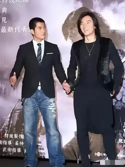 郭富城与郑伊健同框，郑伊健颜值、身高都秒杀郭天王
