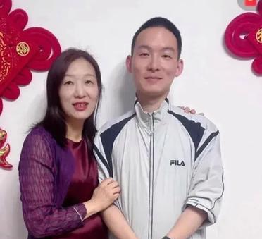 都说谢岳是个狠人，可比他狠的是他的孩子们，这遗传基因太强大了。

四个孩子都不提