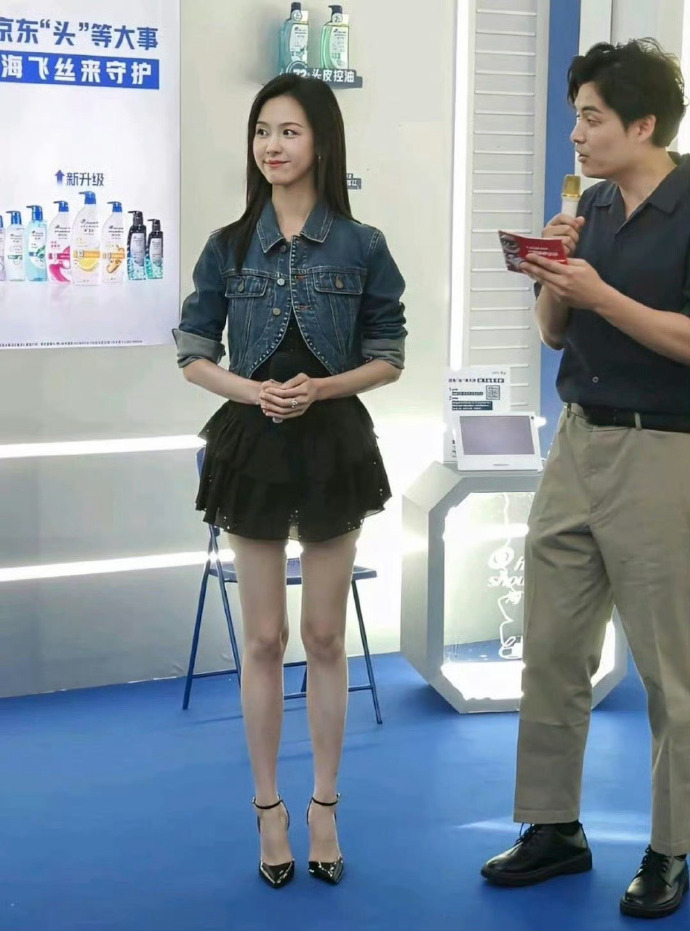 陈都灵现实中咋这么不上镜啊… 感觉本人比这漂亮一万倍 ​​​