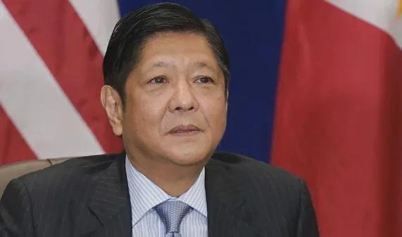 捡回一条命的马科斯不敢露面，下了死命令，闹事的人一个都不放过。小马科斯终于自尝恶