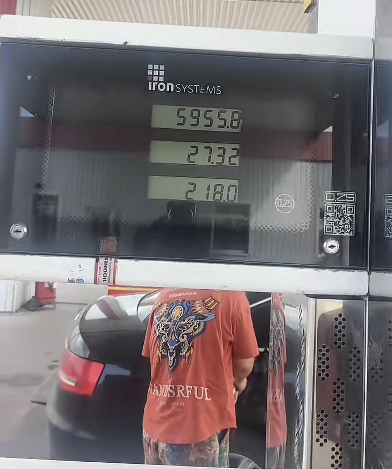 哈萨克斯坦共和国的油价真不是一般的便宜，才2块元一升，关键他们还赚到钱，太不可思