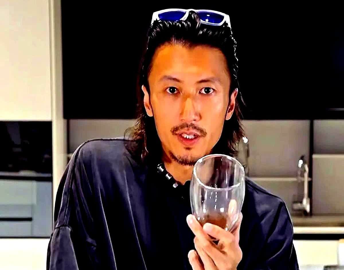 谢霆锋的"双面人生"突然被扒上热搜——谁能想到这位顶流男神的日常轨迹，完全取决于