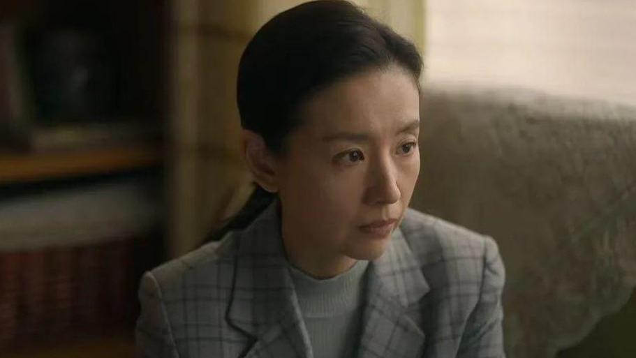 《六姐妹》中，张秋芳为什么不同意弟弟追求何家欢
