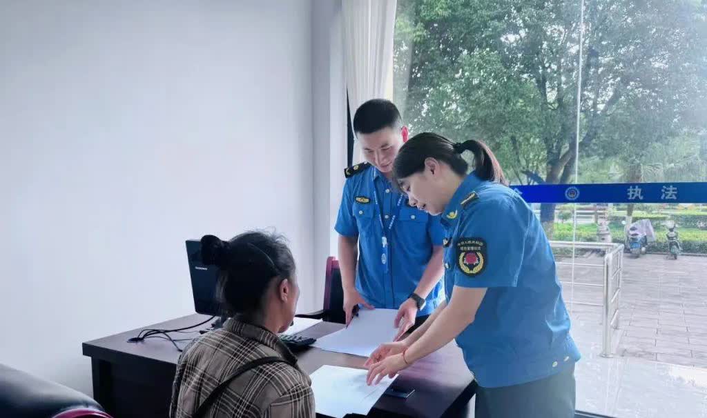 近日，云南罗平县综合行政执法局作出的一份行政处罚引发关注，当地一女子收运厨余垃圾