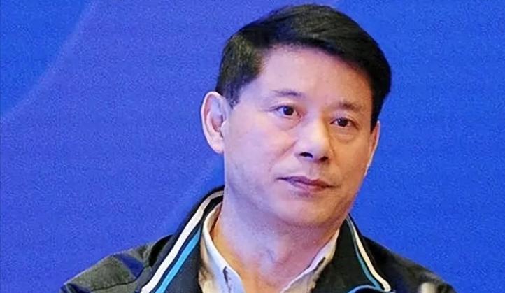 为啥说信兰成凭一己之力让中国篮球倒退二十年？
这个曾经两次执掌中国篮协的人，用他