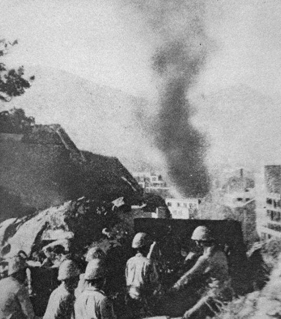 1942年，几个中国炮兵担心炮弹放久失效，决定放几炮试一试，谁知竟阴差阳错击中日