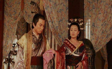 公元前196年，吕后特别生气地来到了刘邦的面前说道：你怎么这么糊涂？彭越勇冠三军