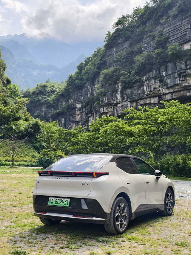 我的z20终于提车啦。
终于落定领克z20了，买车之前只考虑小车，看了奥迪a3和