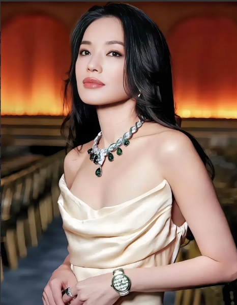 2005年，舒淇有一次去黎明家里做客，正吃着饭的时候，黎明爸爸突然大声说道：“我