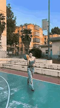 这球技，
至少也是省队主力吧！