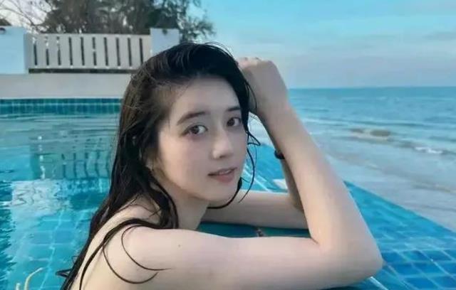 辱骂中国人女演员背景被扒，干爹身份不简单 ，网友：彻底封杀