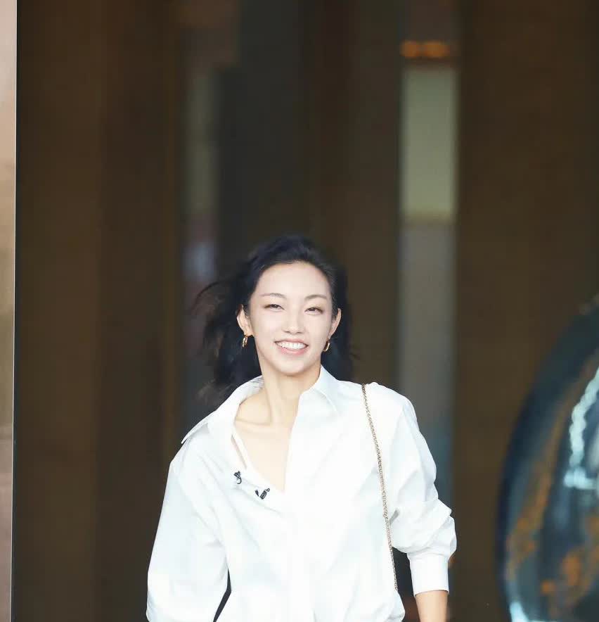 大家知道为啥那尔那茜有底气不做回应吗？

因为她知道我们永远都不可能成为她，