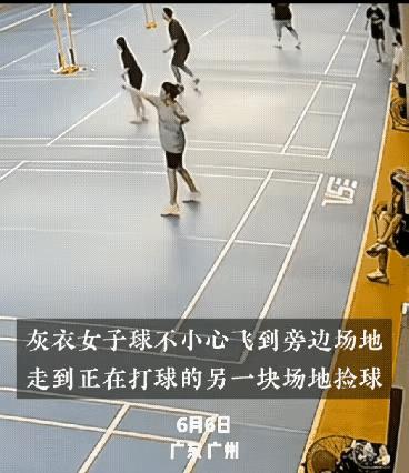 没想到这一摔造成骨裂 ，需要打石膏三个月。
黑衣女子要灰衣女子承担责任，灰衣女子